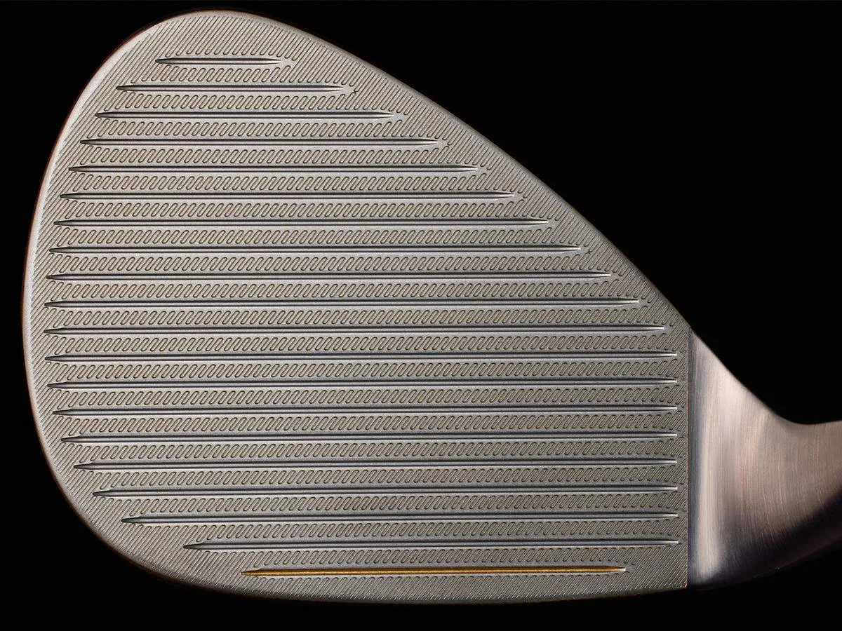 Close-up of the Hi-Toe 5 face with full-face grooves